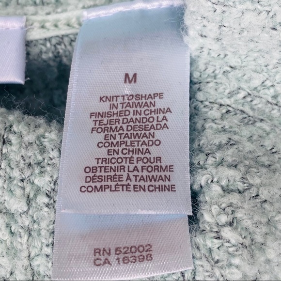 JH Collectibles Women’s Turtle Neck Sweater Medium - Picture 9 of 9